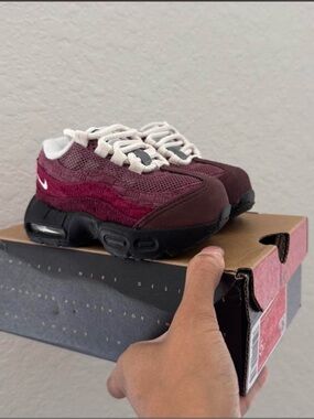 Kith x NIKE Air Max 95